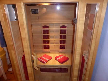 De sauna van voren gefotografeerd